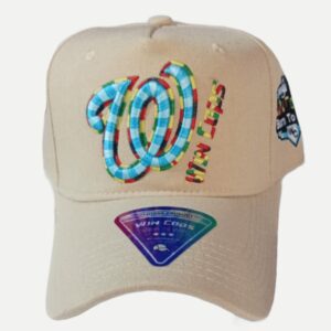 Gorra WinCaps Beige - Edición "Varsity W" (Bordado Multicolor)